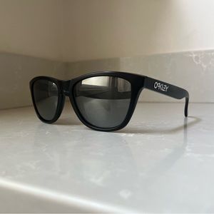 Oakley Frogskins Sunglasses - POLARIZED - Matte Black